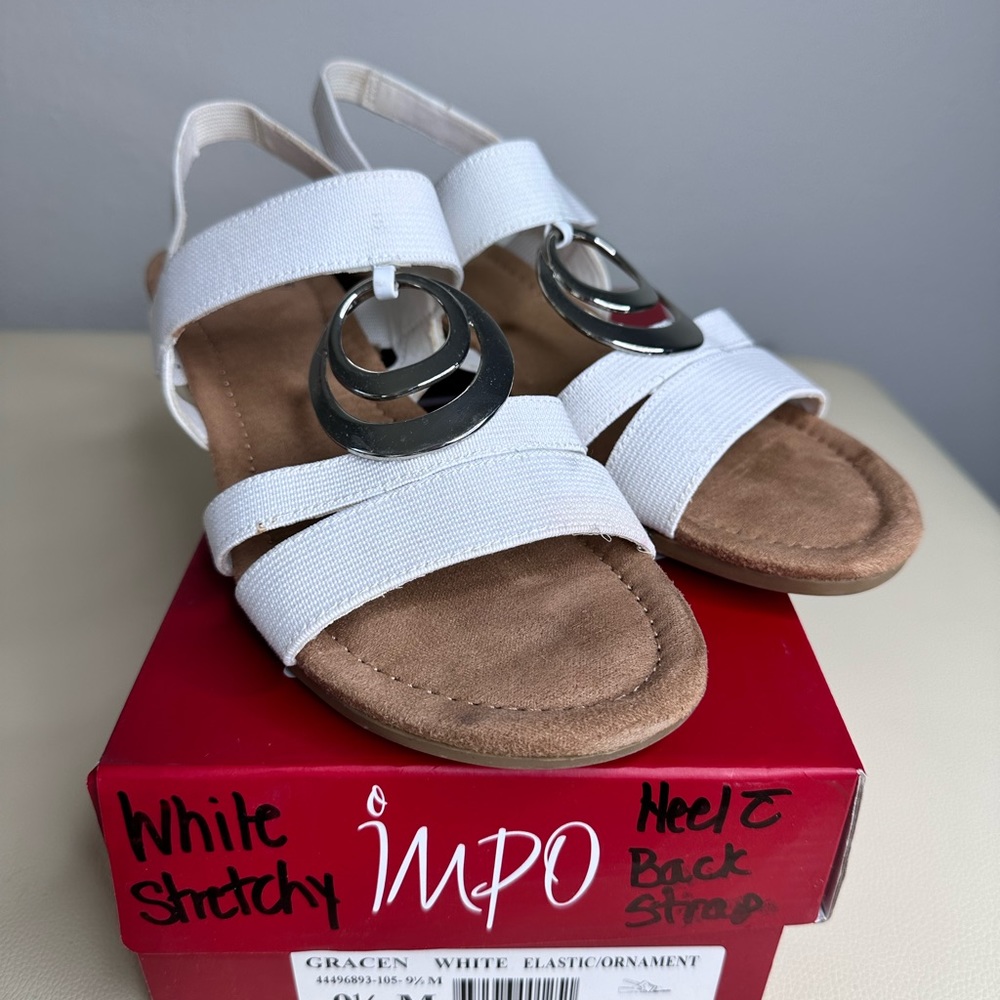 womens shoes size 9 1/2 M. sandals IMPO . white (L26)
